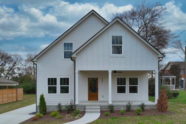 view of front of property featuring covered porch, a front lawn, and ceiling fan