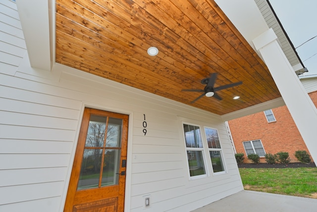 exterior details with ceiling fan