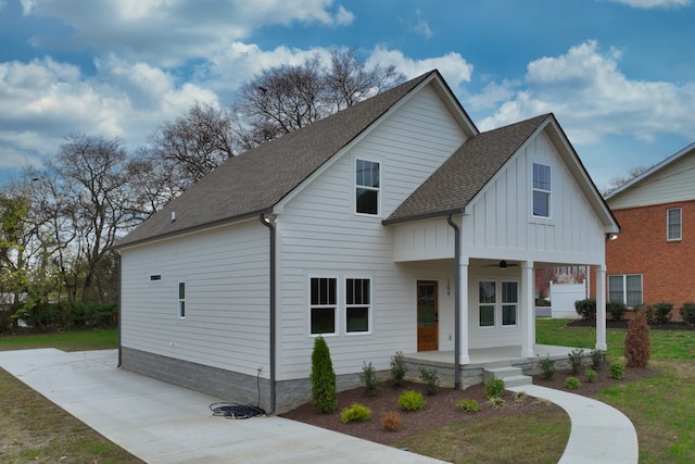 view of front of house with covered porch, ceiling fan, and a front yard