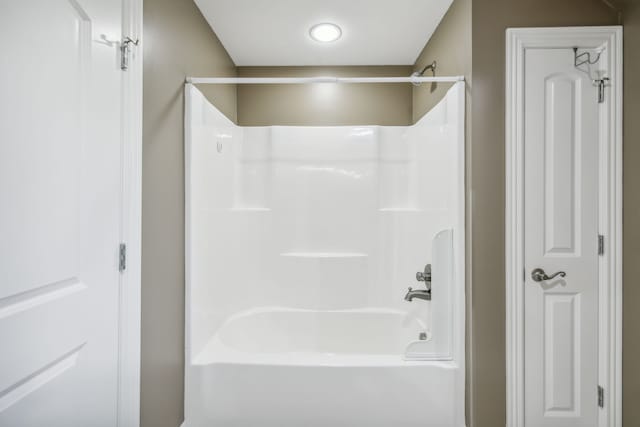 bathroom featuring shower / tub combination