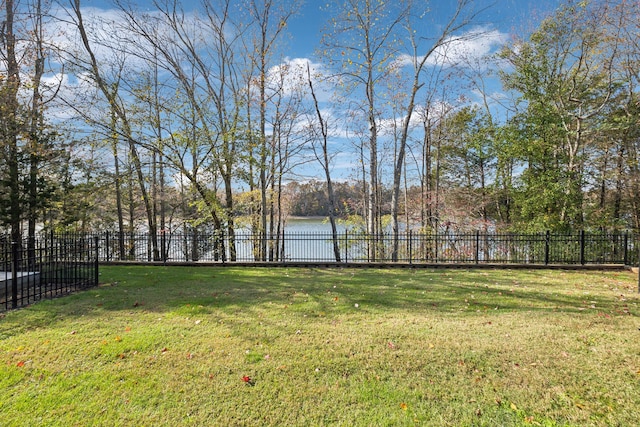 view of yard featuring a water view