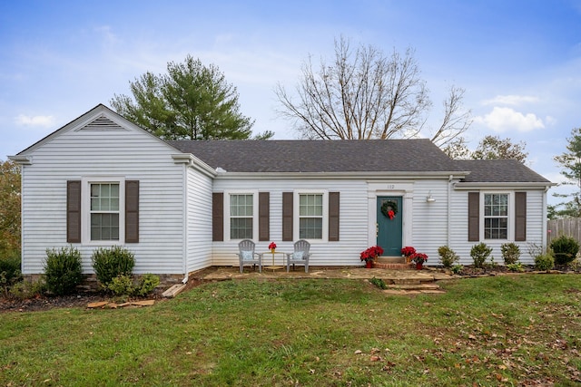 ranch-style home featuring a front lawn