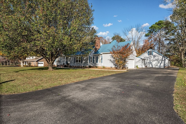 view of front of home featuring an outbuilding and a front lawn