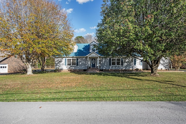 view of front facade with a front lawn