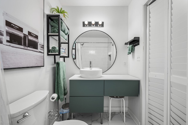 bathroom featuring curtained shower, vanity, and toilet