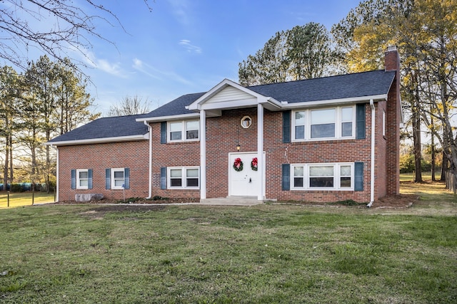 view of front of property with a front yard