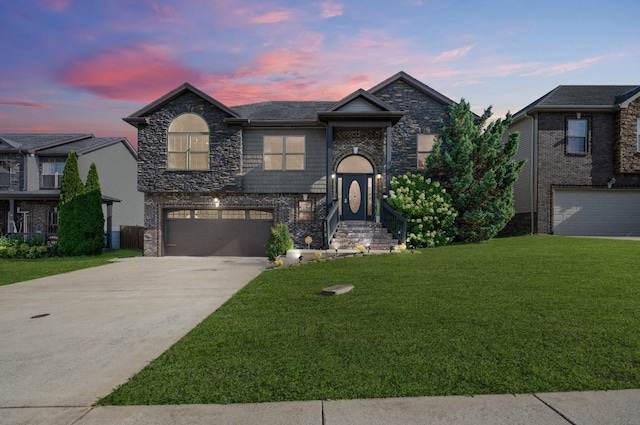 view of front facade featuring a yard and a garage