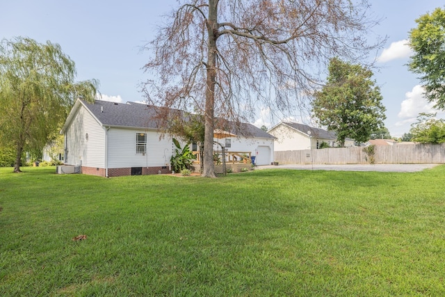 view of yard with a garage