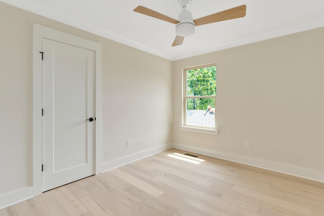 unfurnished room with light hardwood / wood-style floors, ceiling fan, and crown molding