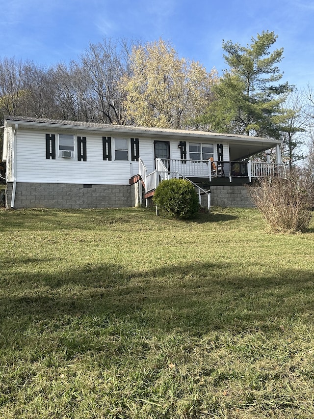 manufactured / mobile home featuring a front yard