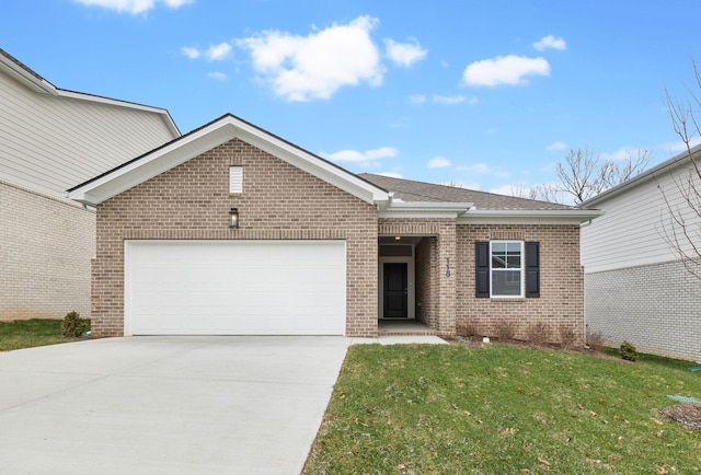 view of front of home featuring a front yard and a garage