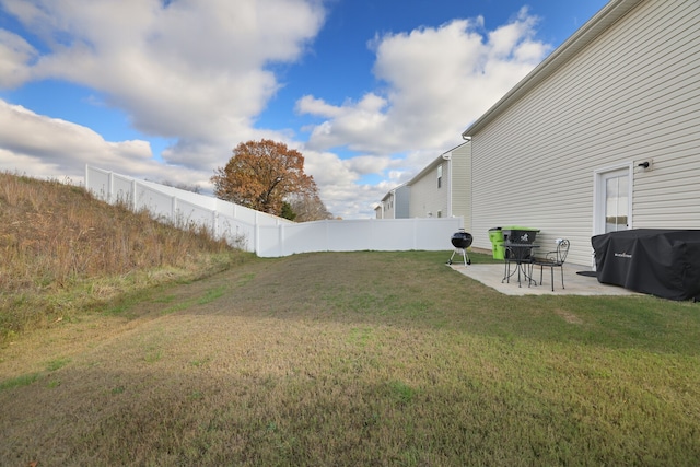 view of yard with a patio area