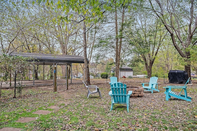 view of yard featuring a fire pit