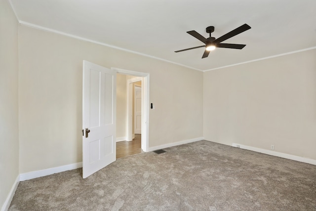 unfurnished room featuring ceiling fan, crown molding, and carpet floors