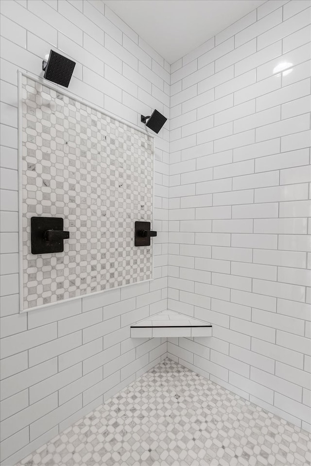 bathroom featuring tiled shower