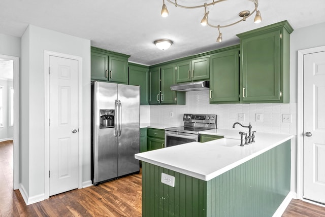 kitchen featuring sink, green cabinetry, appliances with stainless steel finishes, dark hardwood / wood-style flooring, and kitchen peninsula