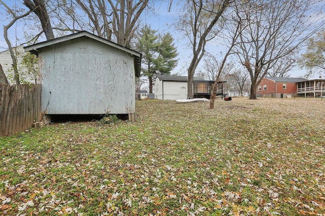 view of yard featuring a storage shed