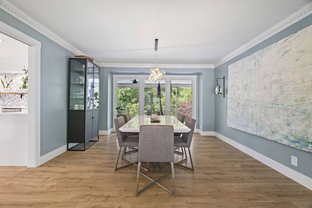 dining area featuring crown molding, hardwood / wood-style floors, and ceiling fan with notable chandelier