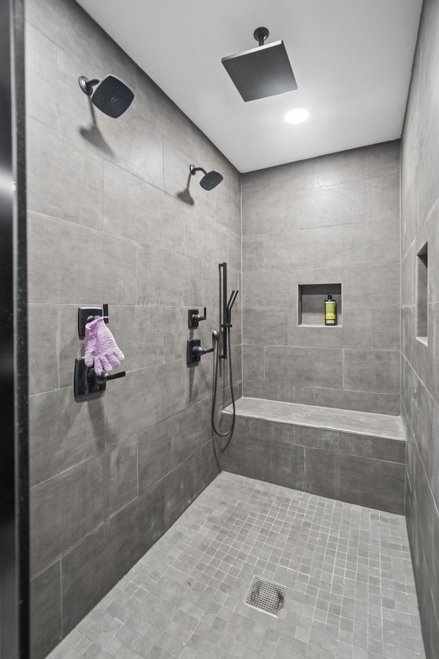 bathroom featuring tiled shower