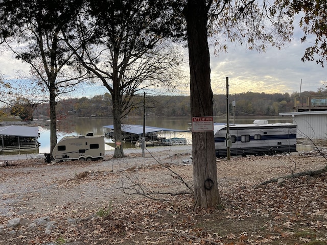 view of yard featuring a water view