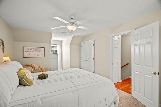 bedroom featuring ceiling fan, a closet, a textured ceiling, and visible vents