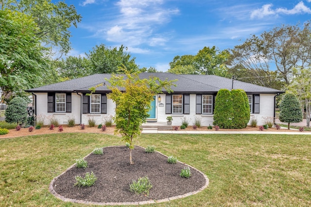 single story home featuring a front lawn