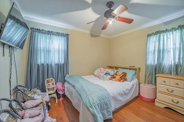 bedroom with light hardwood / wood-style flooring, multiple windows, crown molding, and ceiling fan