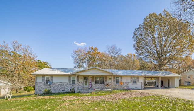 single story home with a front lawn, covered porch, and a carport