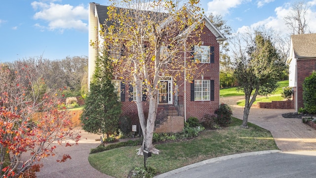 view of side of property featuring a lawn