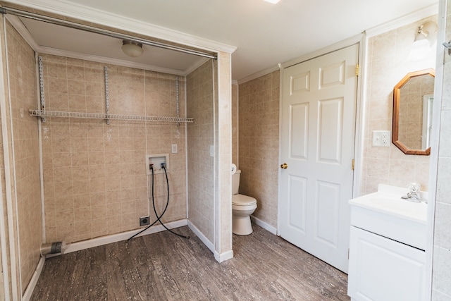 bathroom featuring hardwood / wood-style floors and tile walls