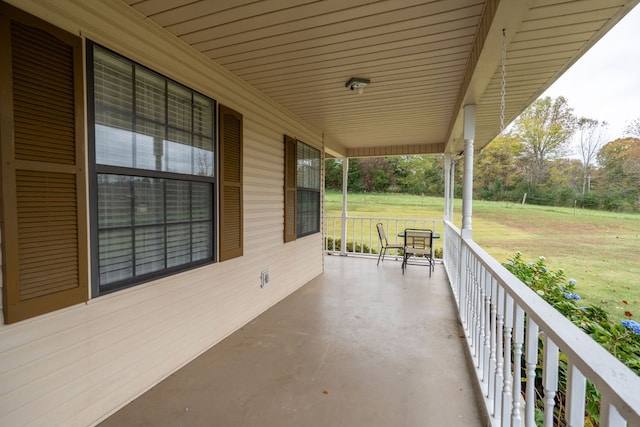 view of patio / terrace with covered porch