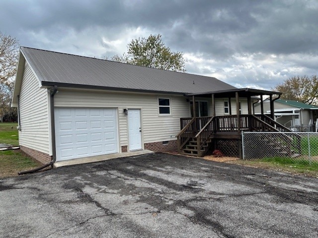 view of front of house featuring covered porch and a garage