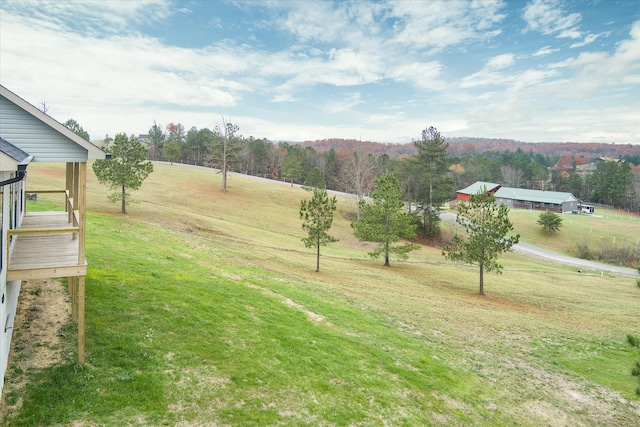 view of yard featuring a rural view