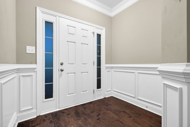 entrance foyer featuring hardwood / wood-style floors and crown molding