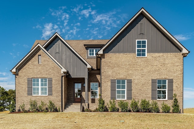 view of front of house with a front lawn