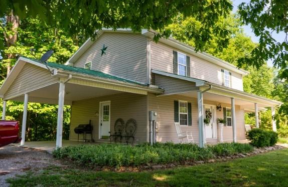 1159 New Hope Rd, Celina, TN 38551 - country-style home featuring covered porch and an attached carport