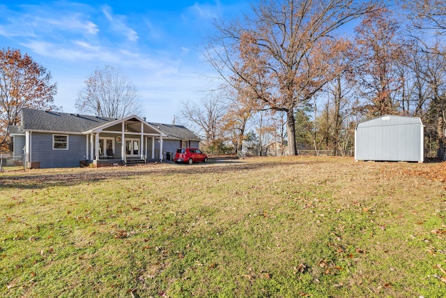 view of yard featuring a storage shed