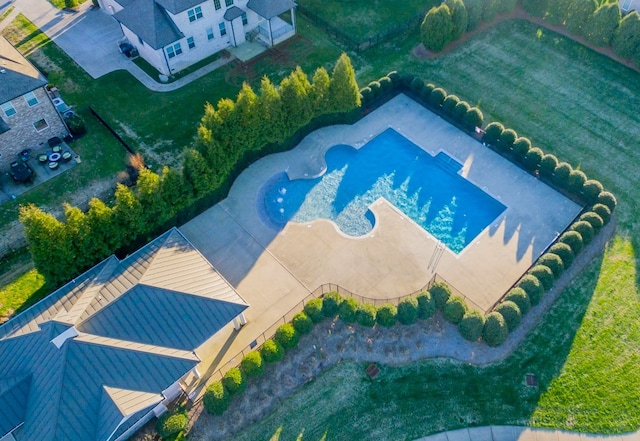 view of swimming pool