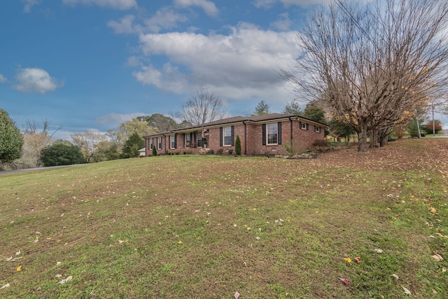 view of front of property with a front yard