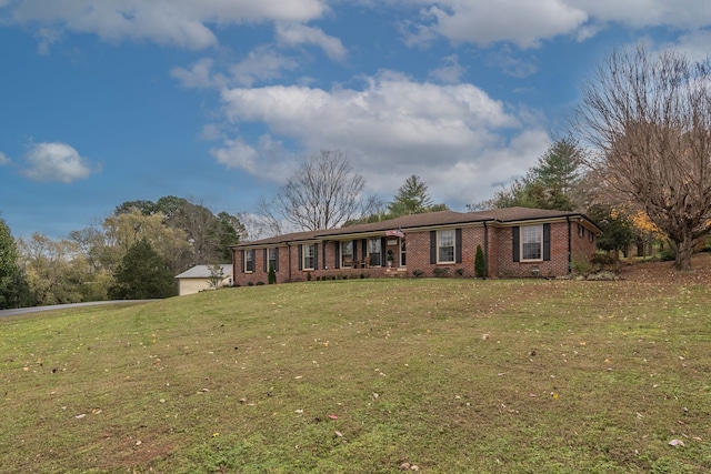 ranch-style house featuring a front lawn