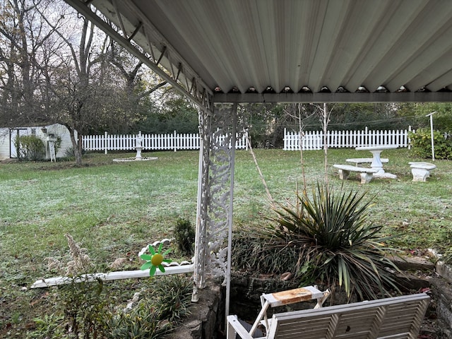 view of yard with a shed