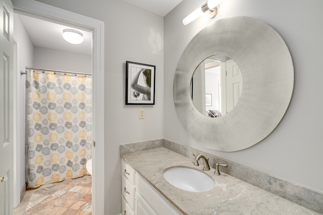 bathroom with a shower with shower curtain, vanity, and toilet