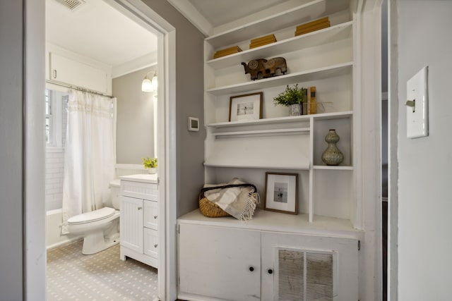 full bathroom with vanity, toilet, crown molding, and shower / tub combo with curtain