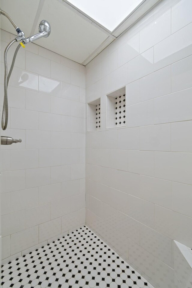 1055 Wades Branch Rd, Centerville, TN 37033 - full bathroom with tiled shower