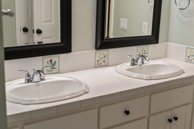 1055 Wades Branch Rd, Centerville, TN 37033 - full bathroom featuring double vanity