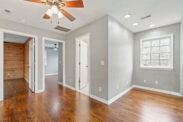 1055 Wades Branch Rd, Centerville, TN 37033 - unfurnished room featuring a ceiling fan, a smoke detector, wood finished floors, baseboards, and recessed lighting