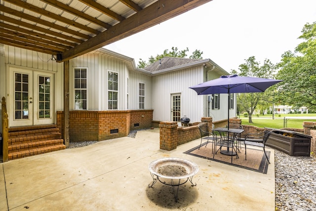 view of patio featuring a fire pit