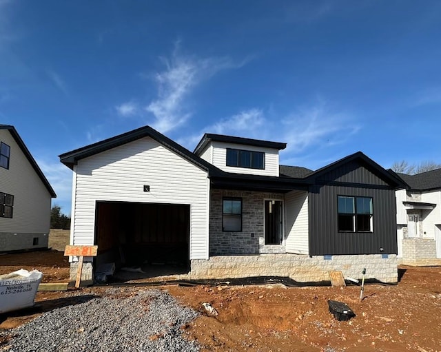 view of front of property featuring a garage