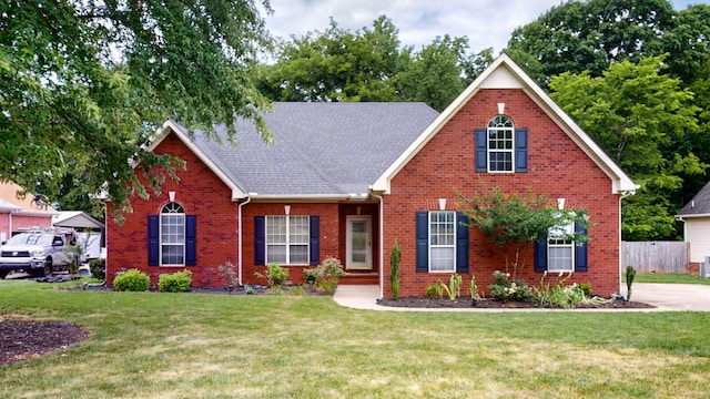 view of front facade with a front yard