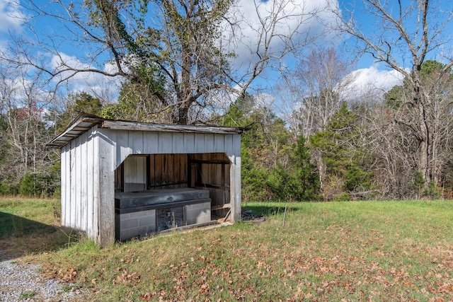 view of outdoor structure with a yard